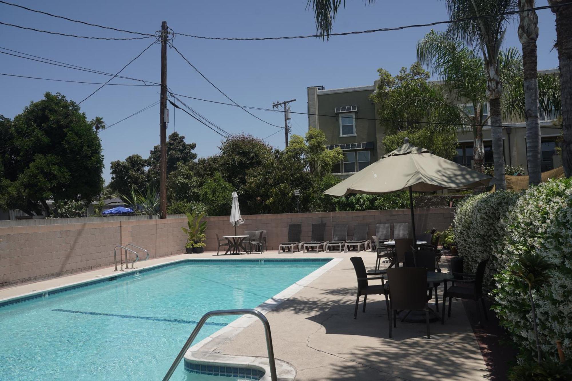 Harbor Inn & Suites Anaheim Exterior photo
