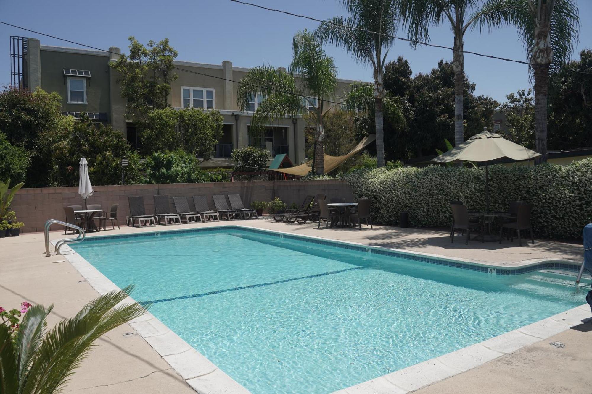Harbor Inn & Suites Anaheim Exterior photo