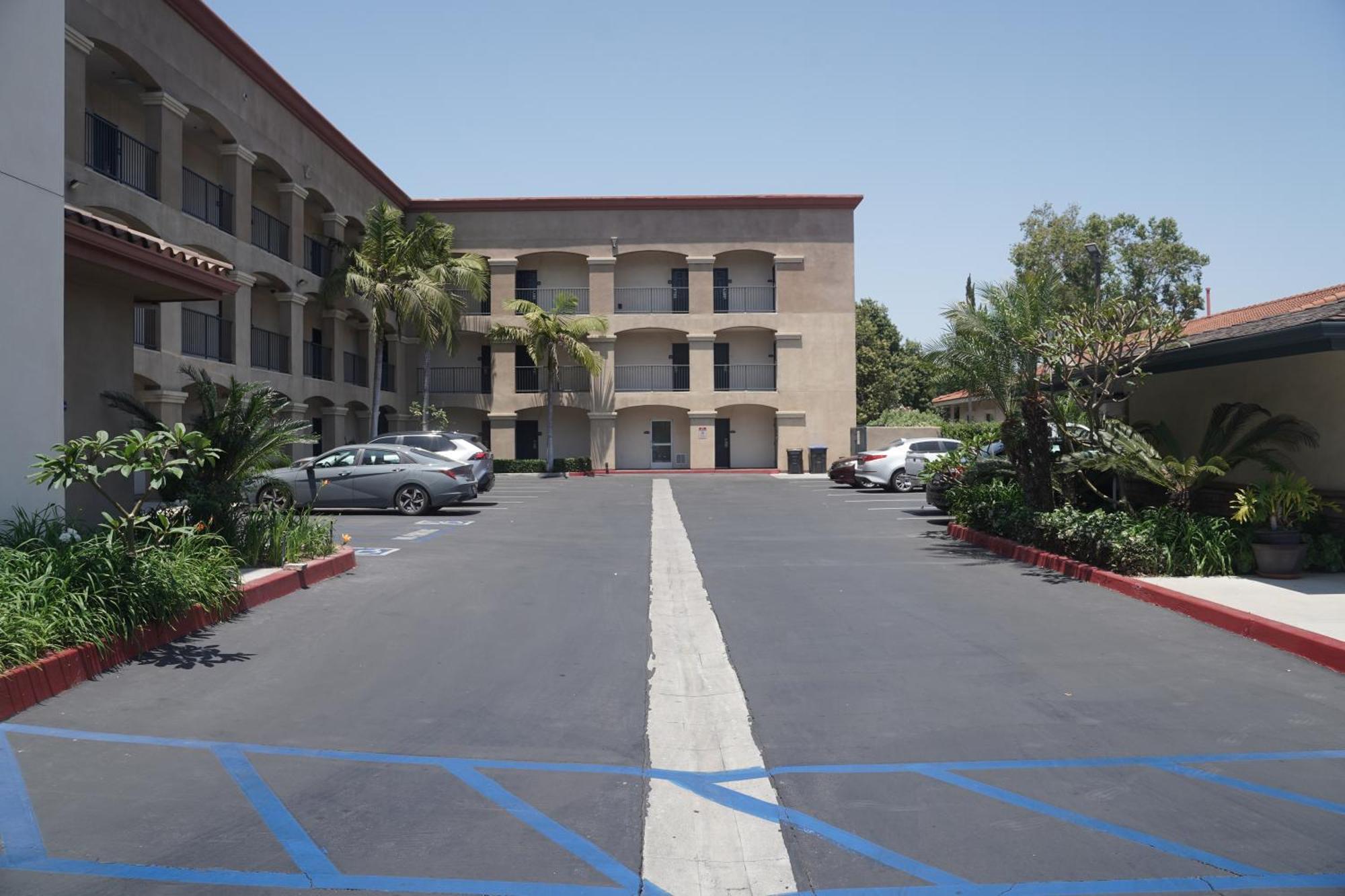Harbor Inn & Suites Anaheim Exterior photo